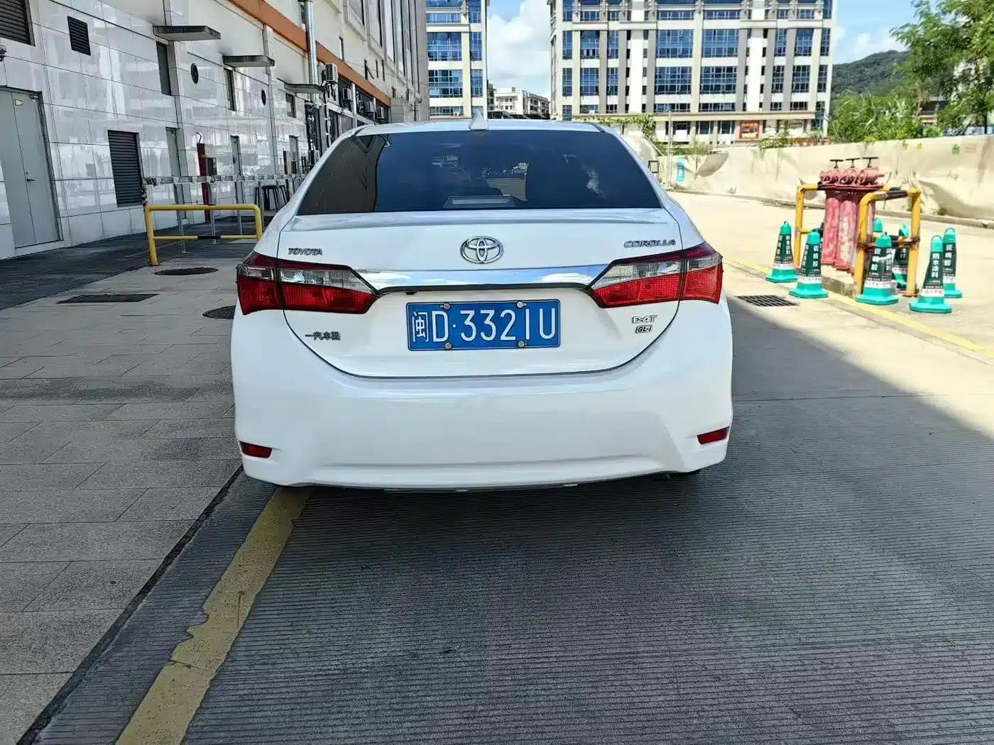 2017 Corolla Facelift 1.2T S-CVT GL-i — миниатюра 4