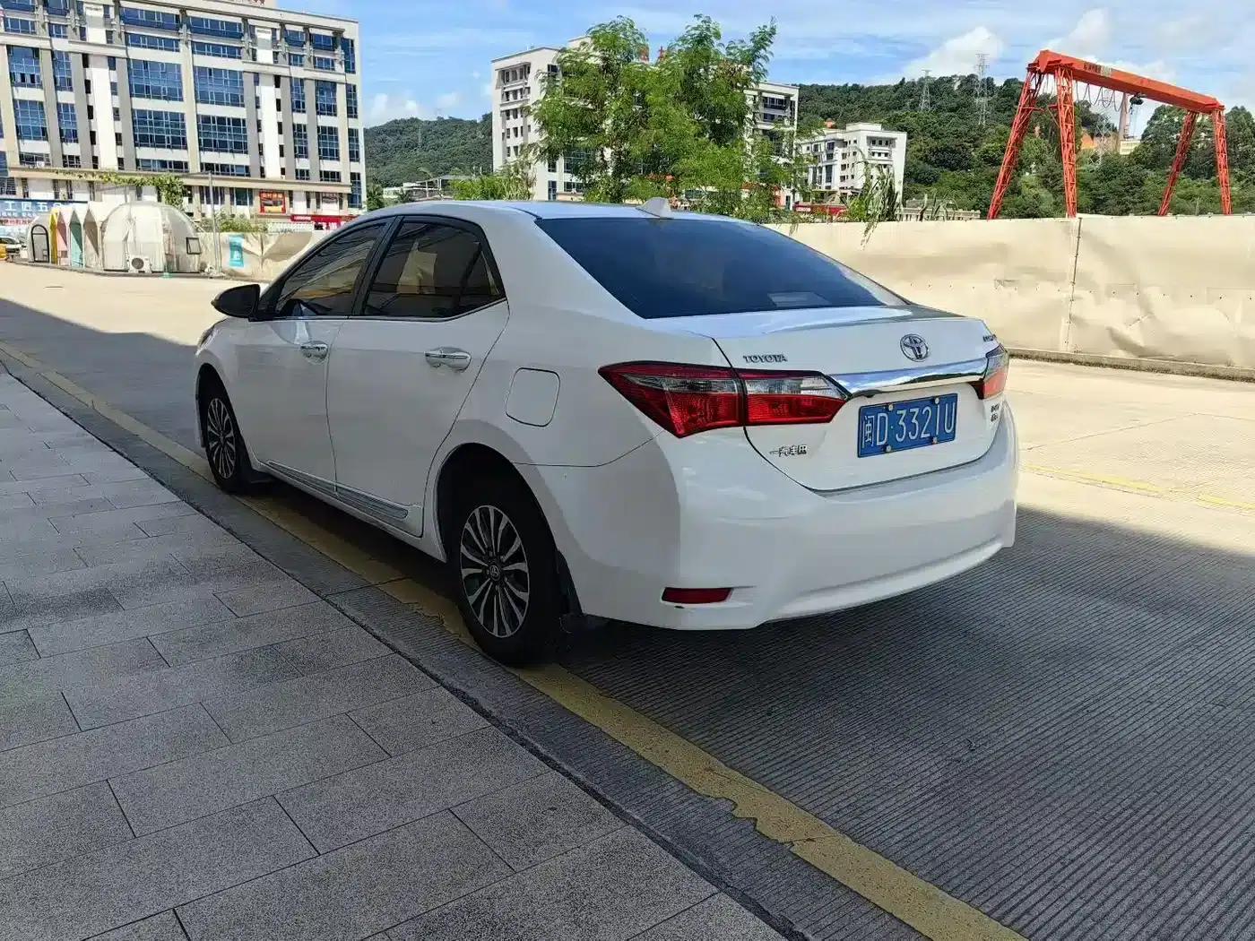 2017 Corolla Facelift 1.2T S-CVT GL-i — миниатюра 5
