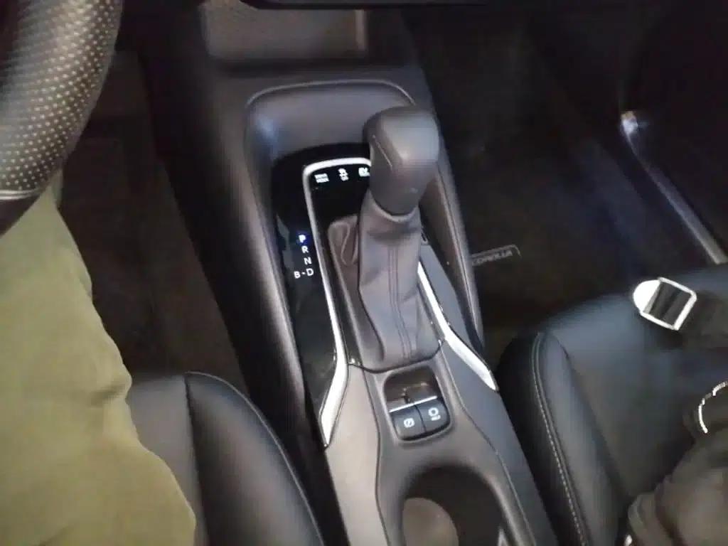 2023 Toyota Corolla 1.8L Intelligent Hybrid Elite Edition — миниатюра 14