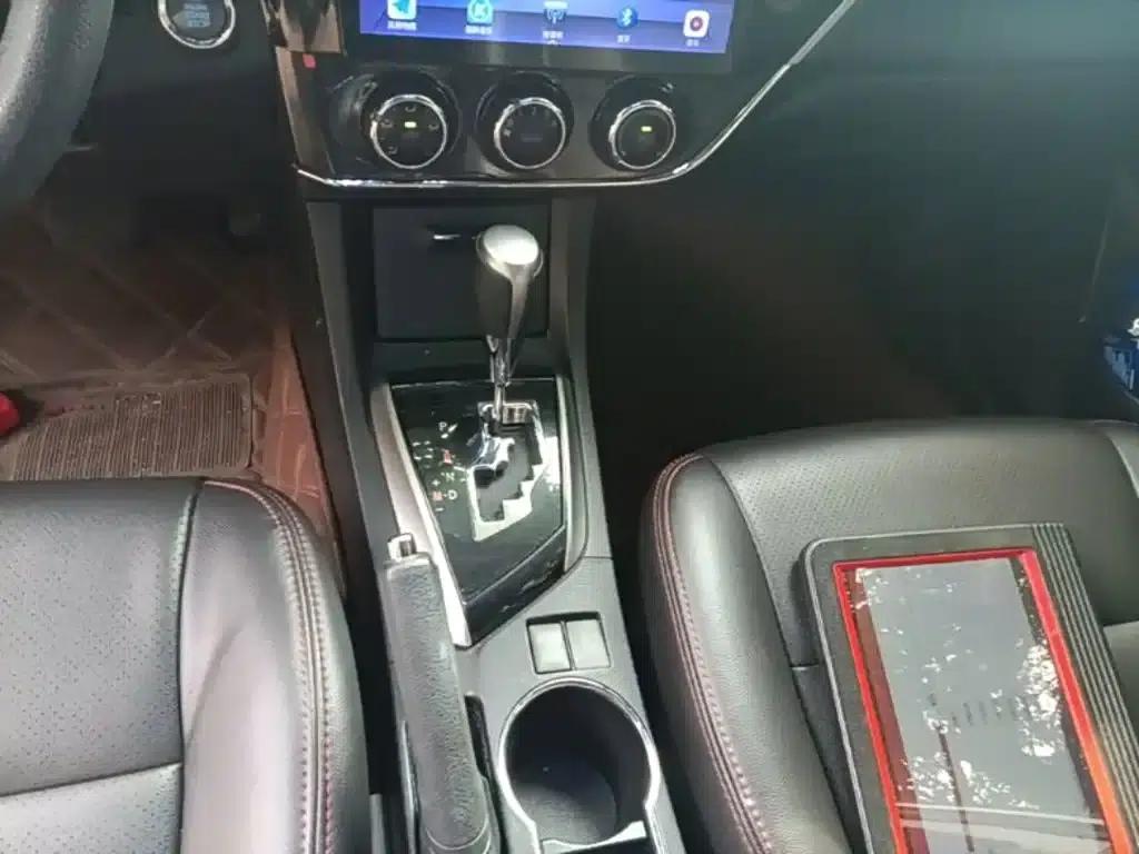 2014 Corolla 1.6L CVT GL-i — миниатюра 14