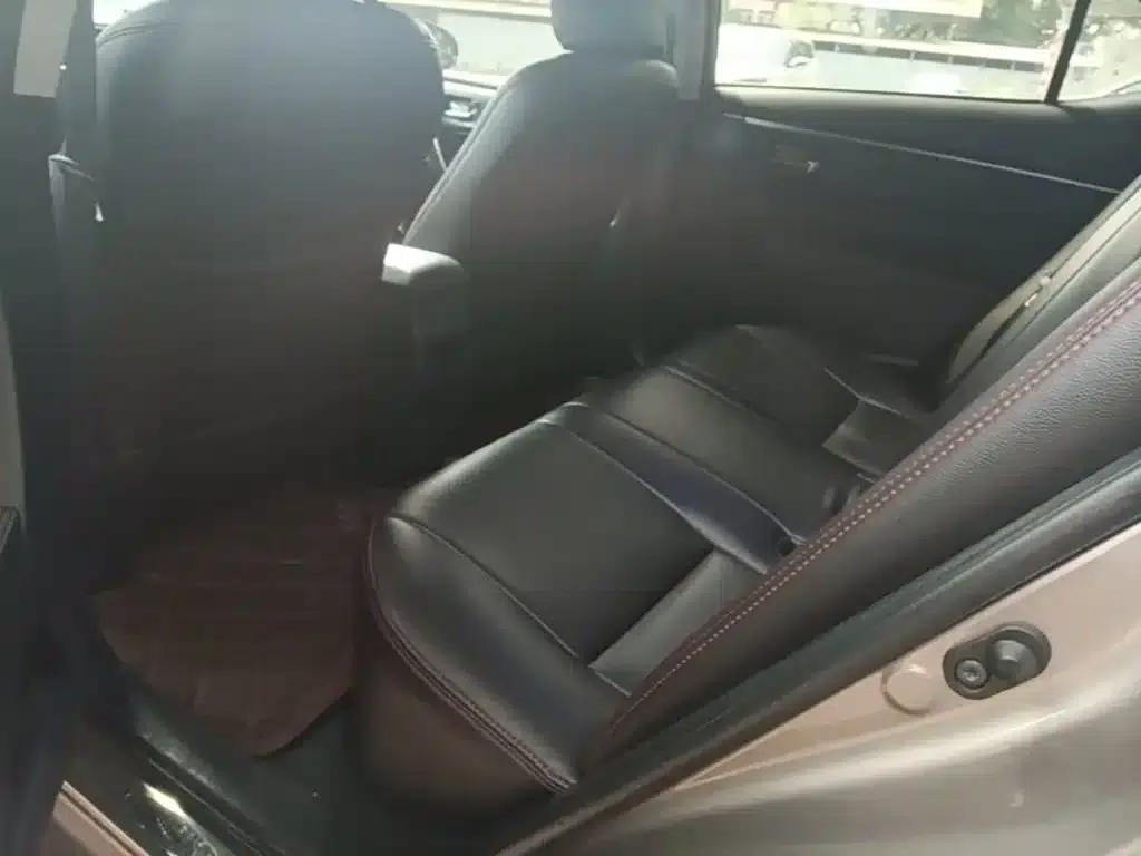 2014 Corolla 1.6L CVT GL-i — миниатюра 17
