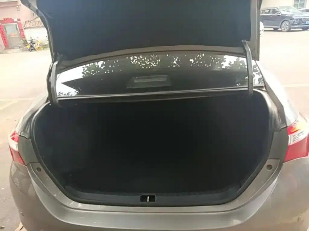 2014 Corolla 1.6L CVT GL-i — миниатюра 19