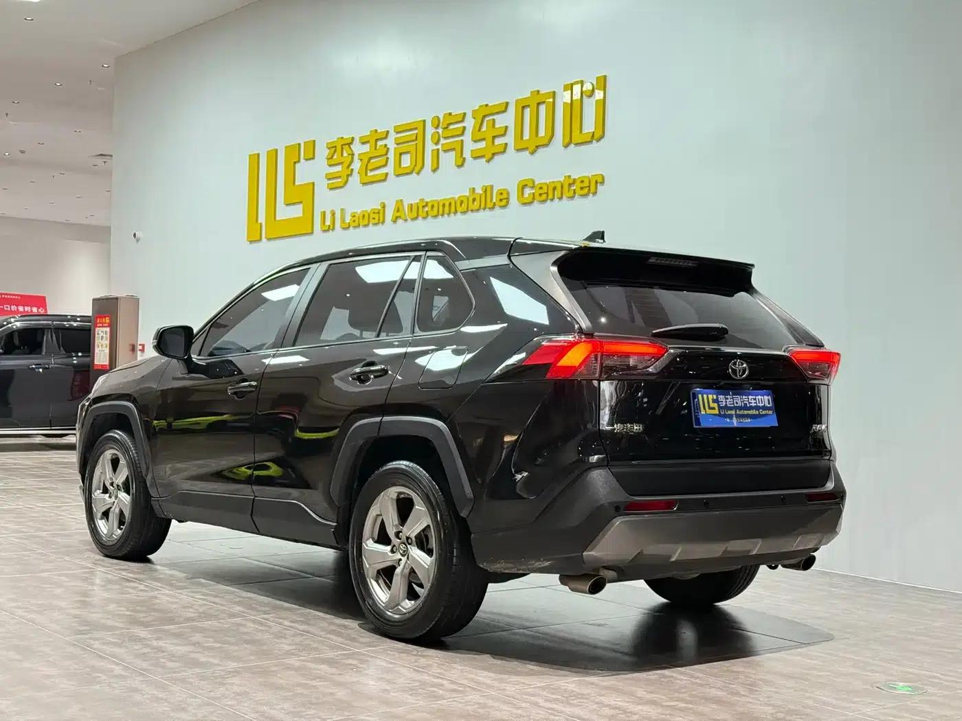 2022 Toyota RAV4 2.0L CVT 2WD Fashion Edition — миниатюра 4