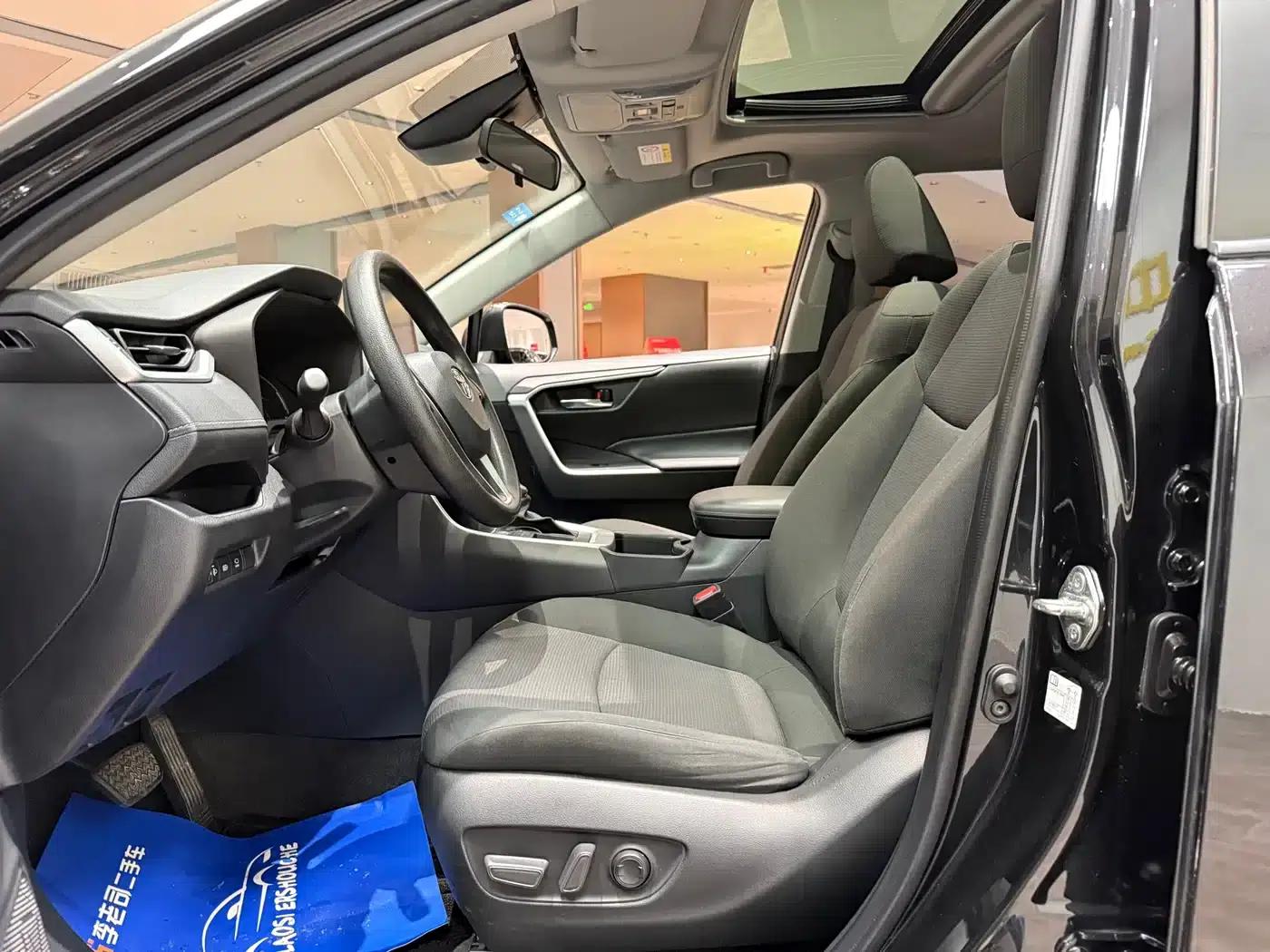 2022 Toyota RAV4 2.0L CVT 2WD Fashion Edition — миниатюра 6