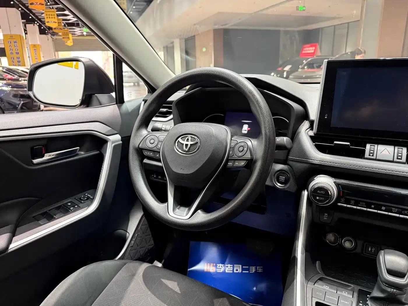 2022 Toyota RAV4 2.0L CVT 2WD Fashion Edition — миниатюра 8