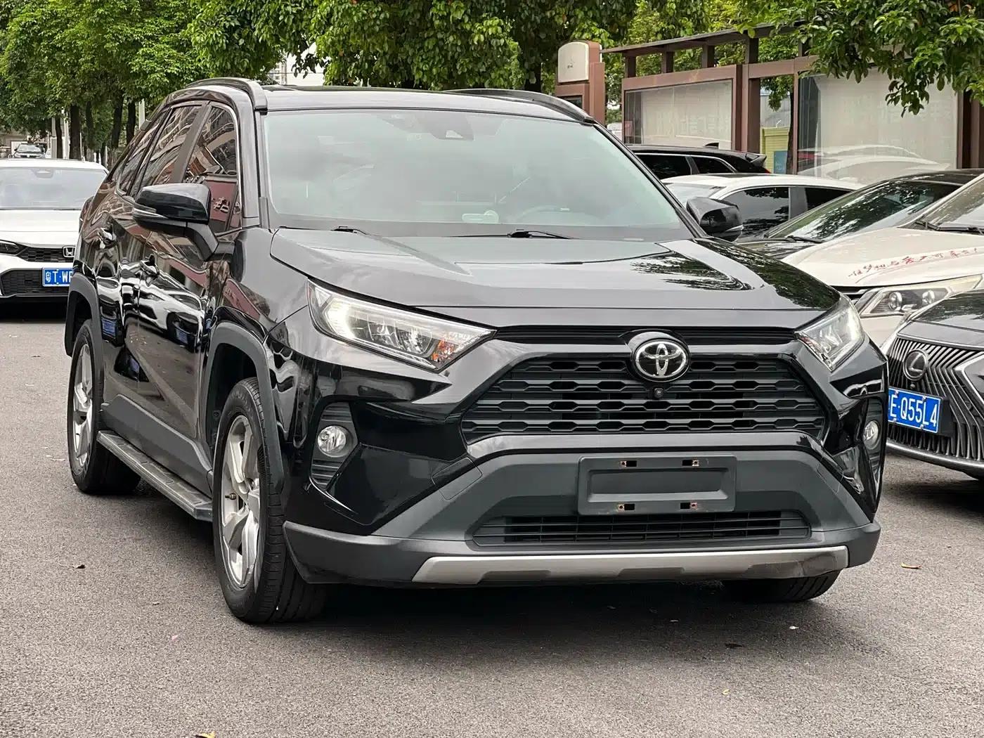 RAV4 2021 2.0L CVT 4WD Fashion Edition — миниатюра 1