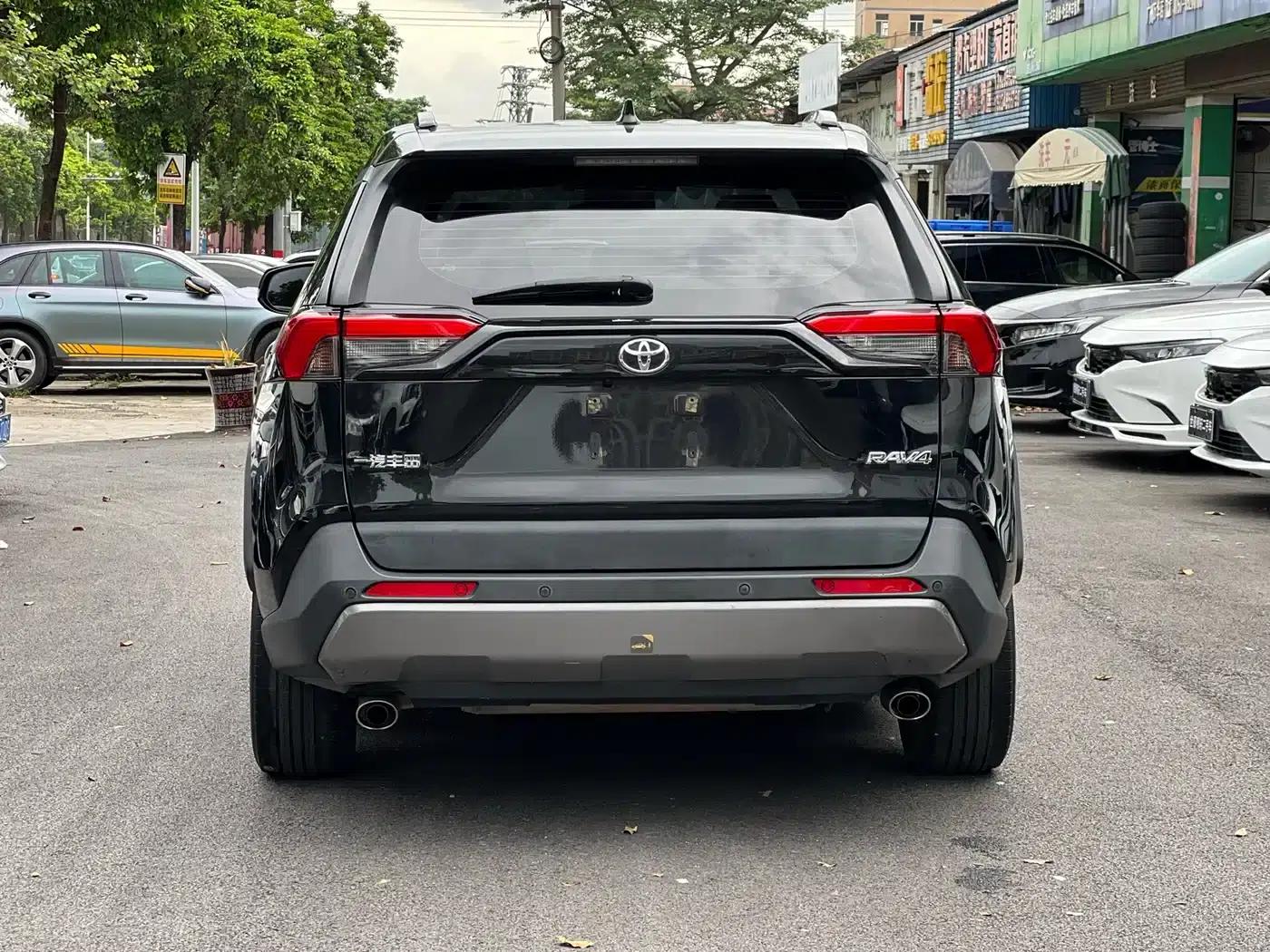 RAV4 2021 2.0L CVT 4WD Fashion Edition — миниатюра 8
