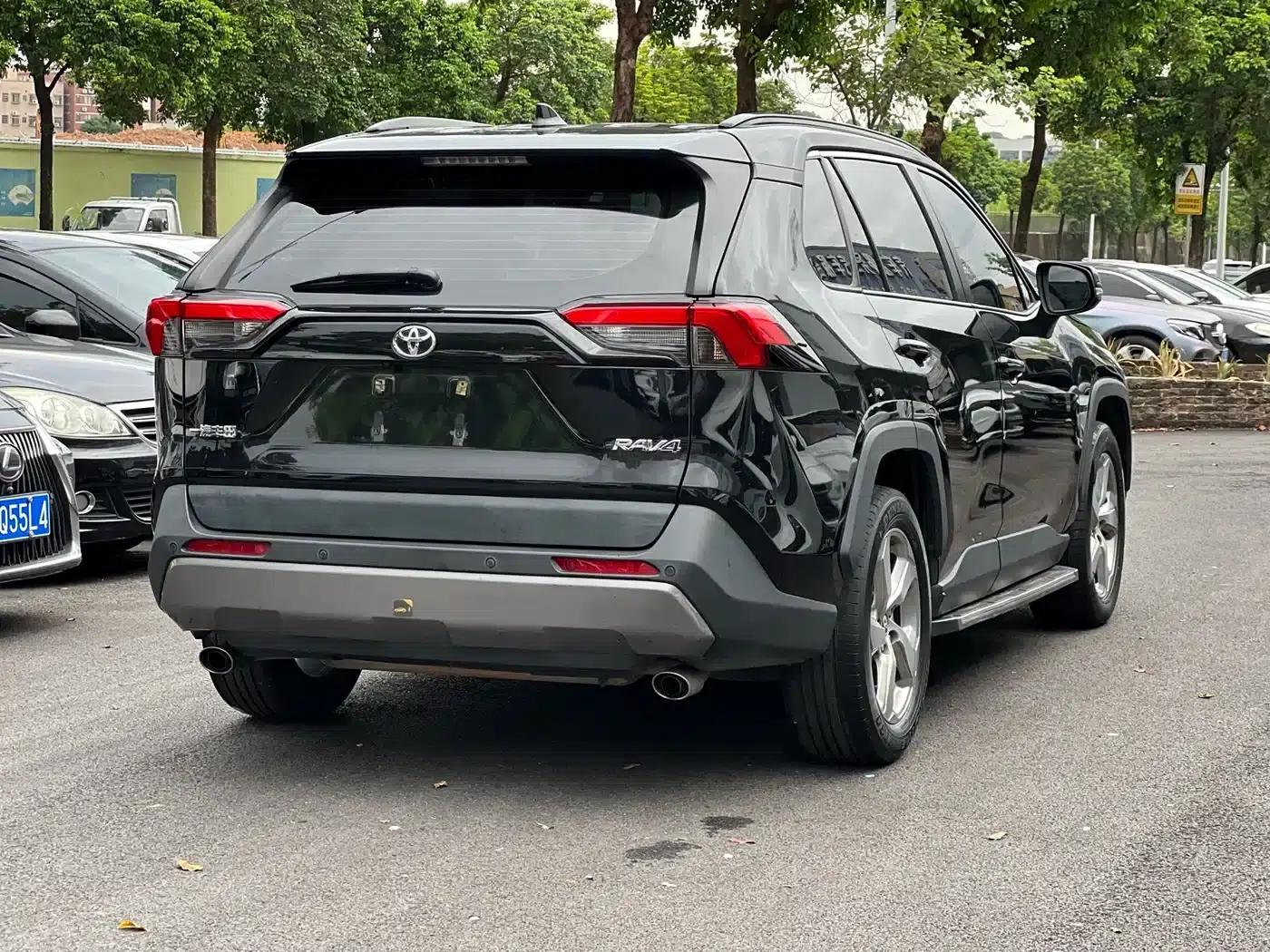 RAV4 2021 2.0L CVT 4WD Fashion Edition — миниатюра 9
