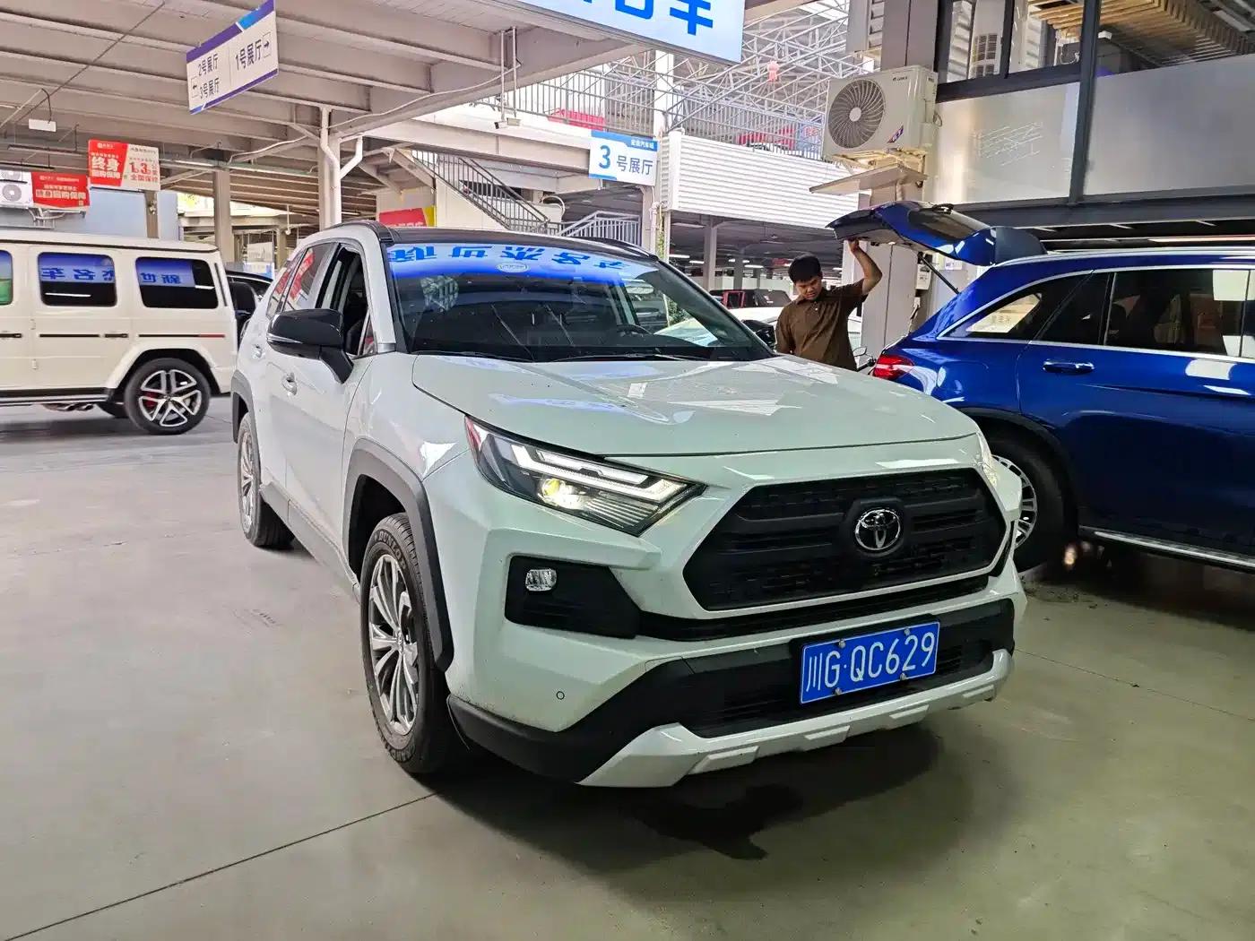 2024 RAV4 2.0L CVT 4WD Adventure Plus Edition — миниатюра 3