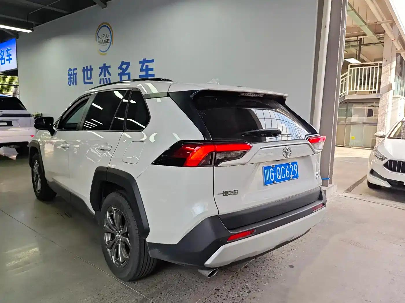 2024 RAV4 2.0L CVT 4WD Adventure Plus Edition — миниатюра 9