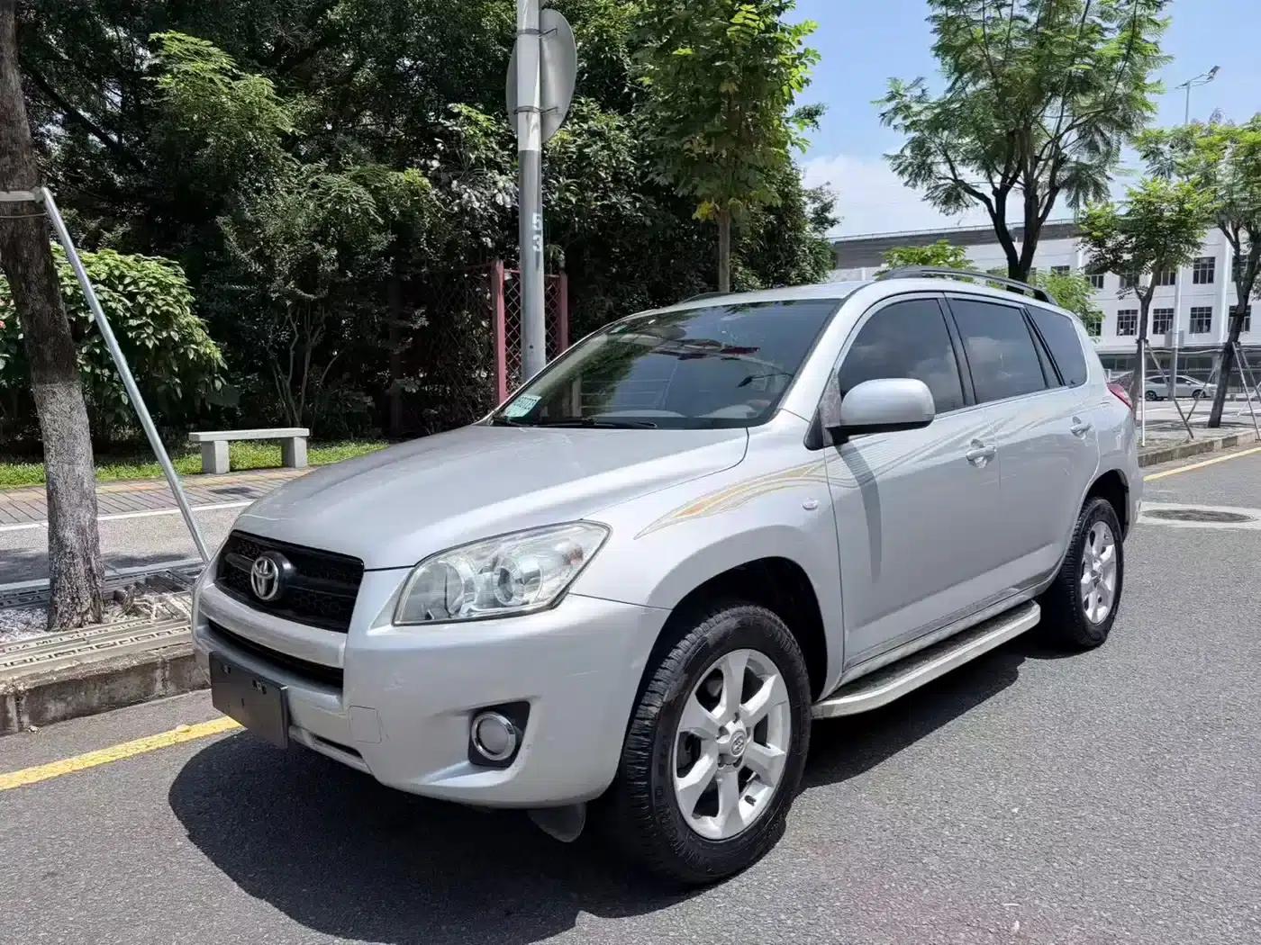 2011 RAV4 2.0L Automatic Classic Edition — миниатюра 1