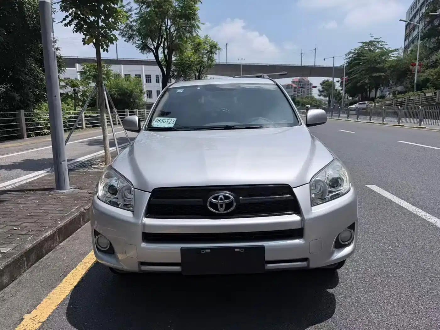 2011 RAV4 2.0L Automatic Classic Edition — миниатюра 2