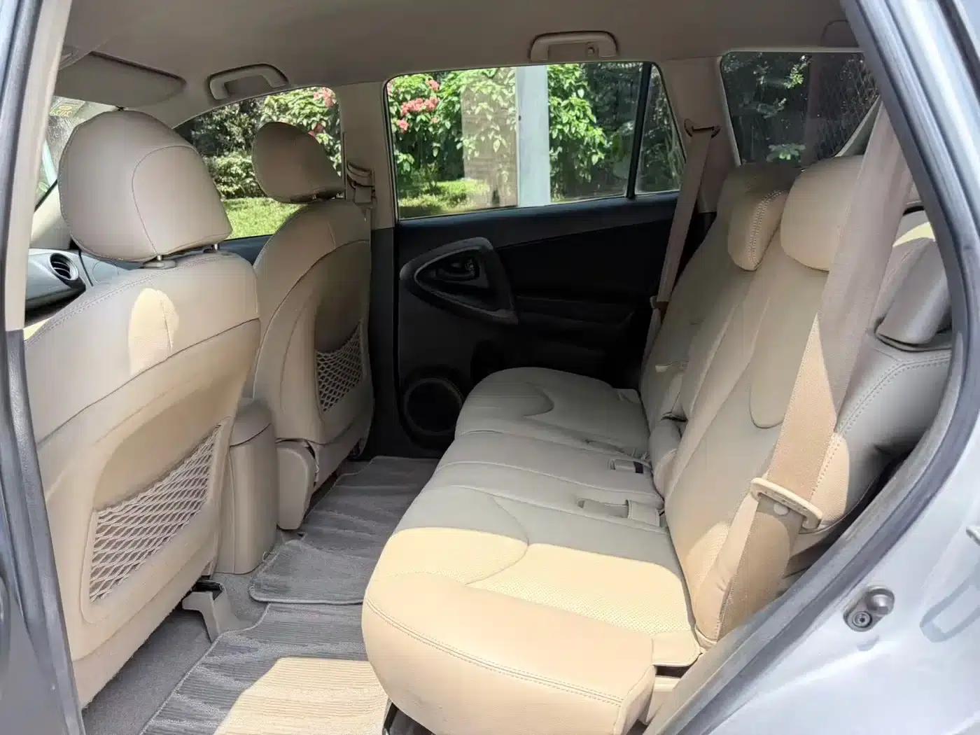 2011 RAV4 2.0L Automatic Classic Edition — миниатюра 5
