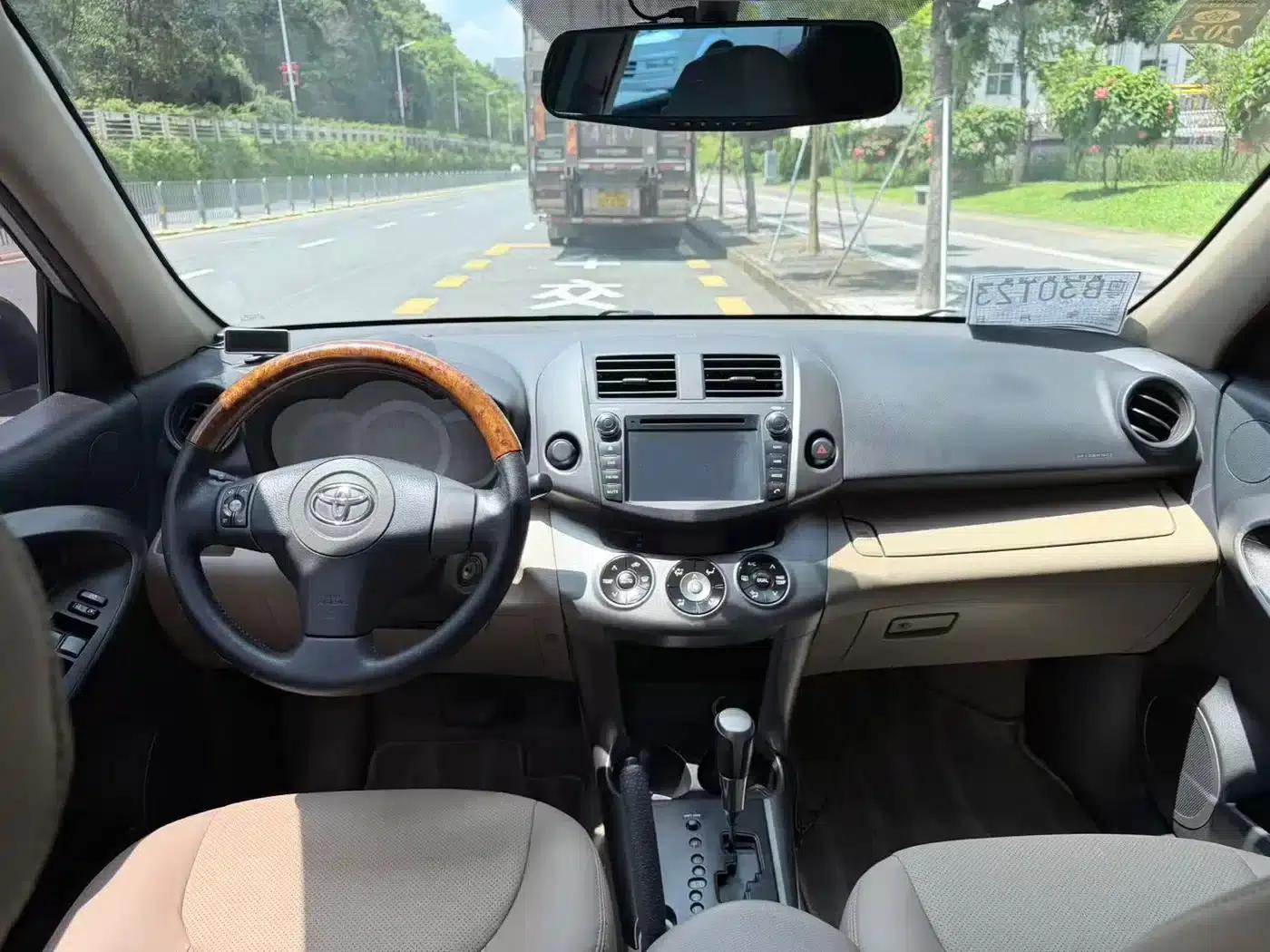 2011 RAV4 2.0L Automatic Classic Edition — миниатюра 6