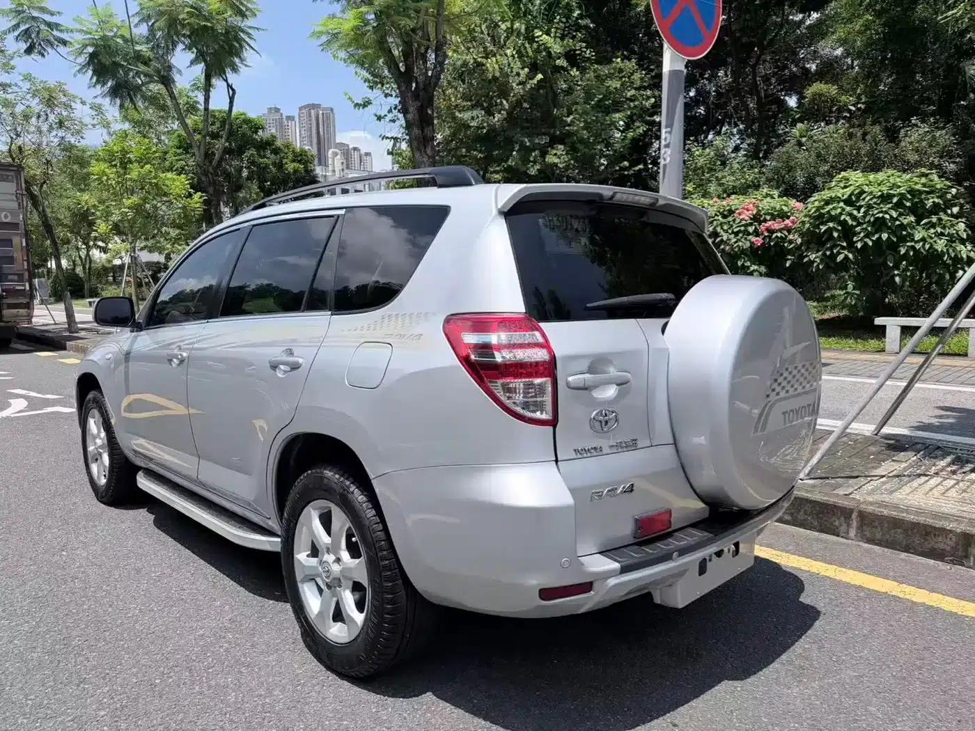 2011 RAV4 2.0L Automatic Classic Edition — миниатюра 7