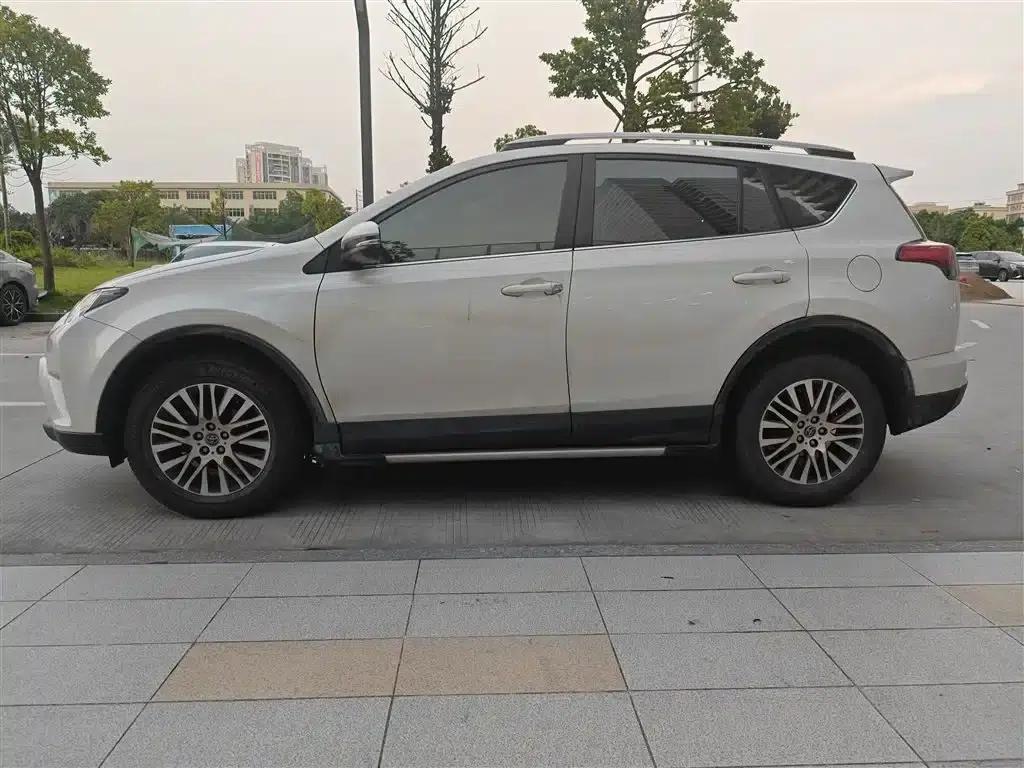 2016 Toyota RAV4 2.0L CVT 2WD Urban Edition (National V Emission Standard) — миниатюра 3