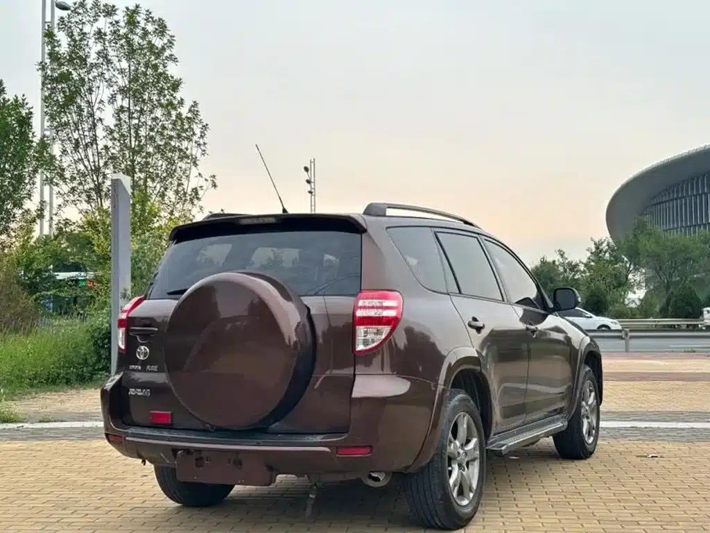2011 RAV4 2.0L Automatic 4WD — миниатюра 4
