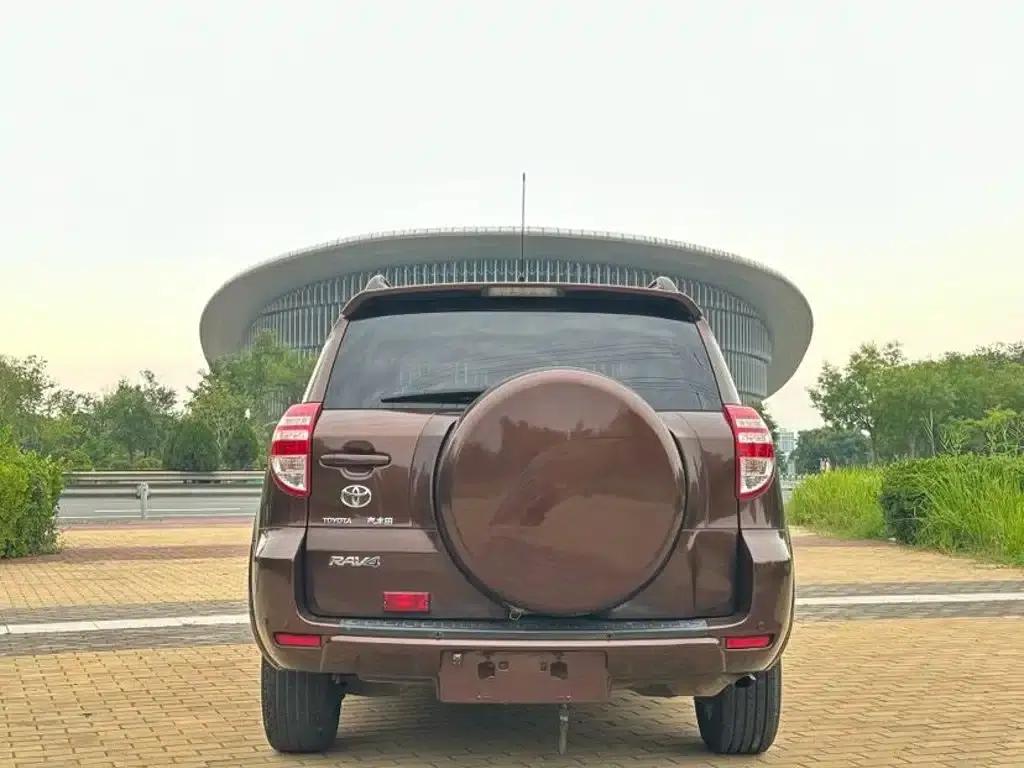 2011 RAV4 2.0L Automatic 4WD — миниатюра 5