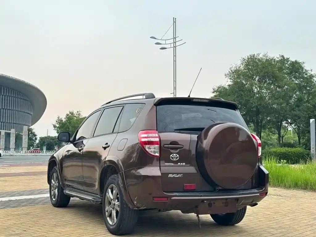 2011 RAV4 2.0L Automatic 4WD — миниатюра 6