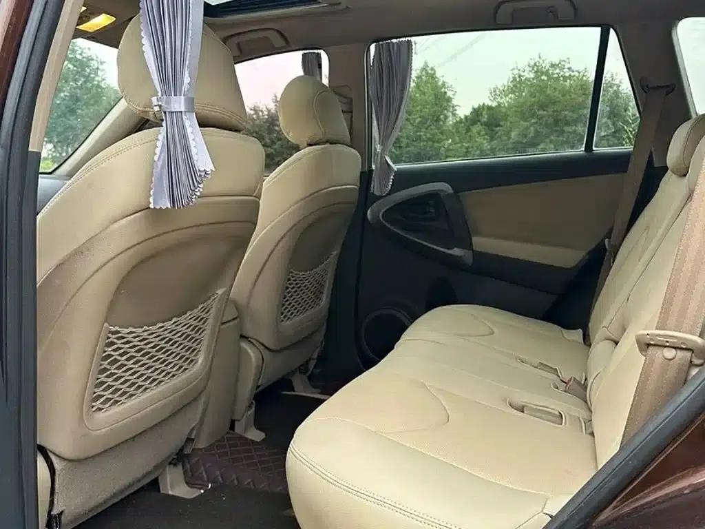 2011 RAV4 2.0L Automatic 4WD — миниатюра 7