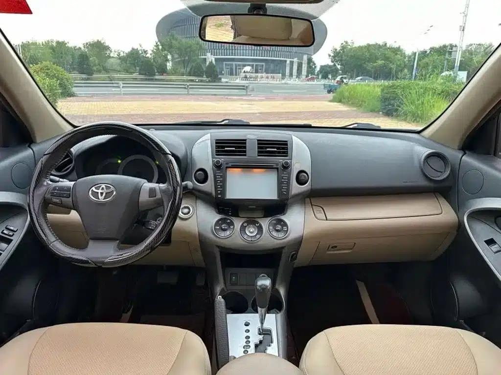 2011 RAV4 2.0L Automatic 4WD — миниатюра 9