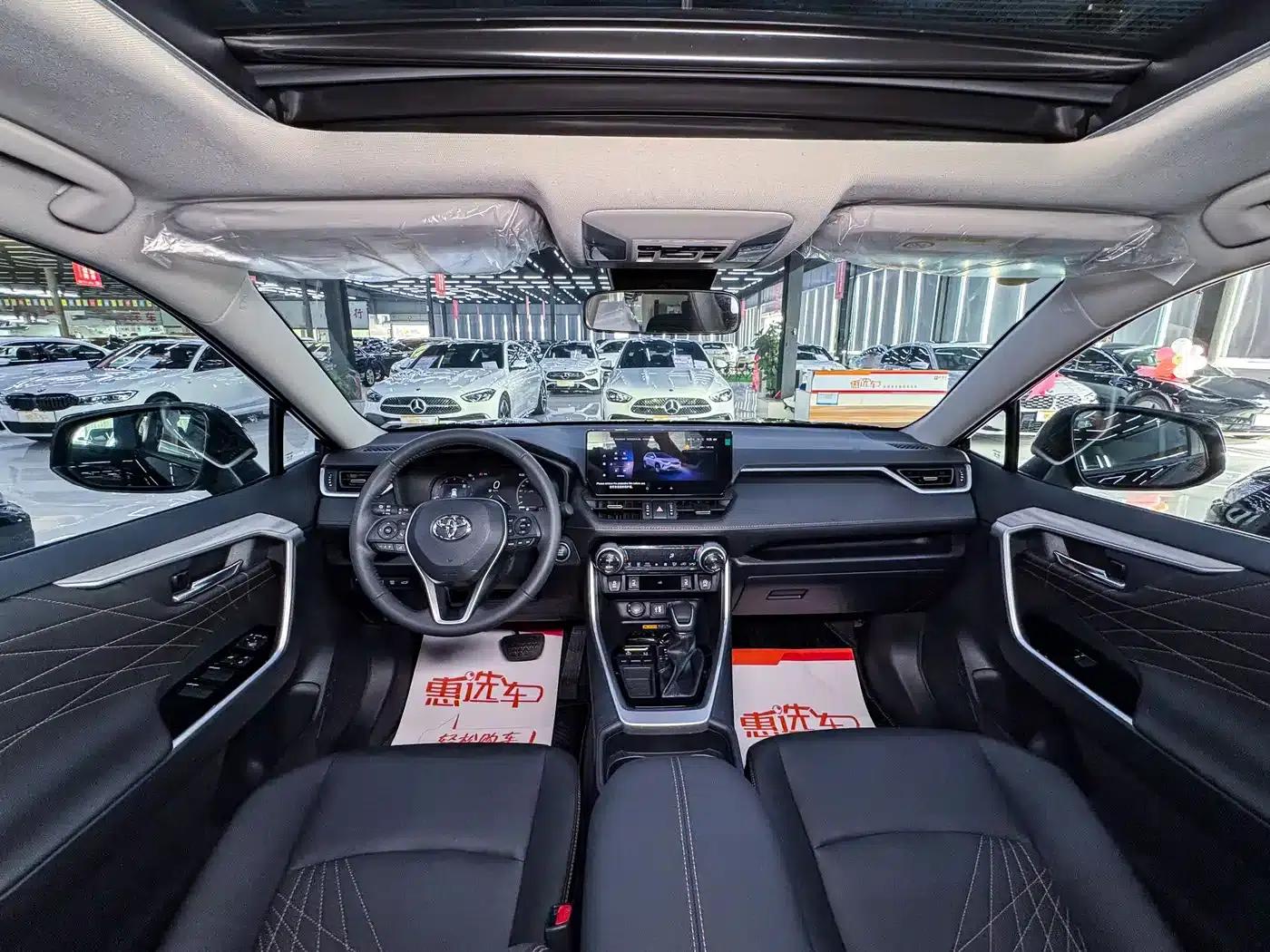 2024 RAV4 2.0L CVT 2WD Fashion Plus Edition — миниатюра 11
