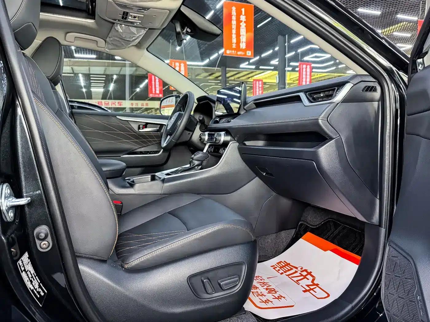 2024 RAV4 2.0L CVT 2WD Fashion Plus Edition — миниатюра 12