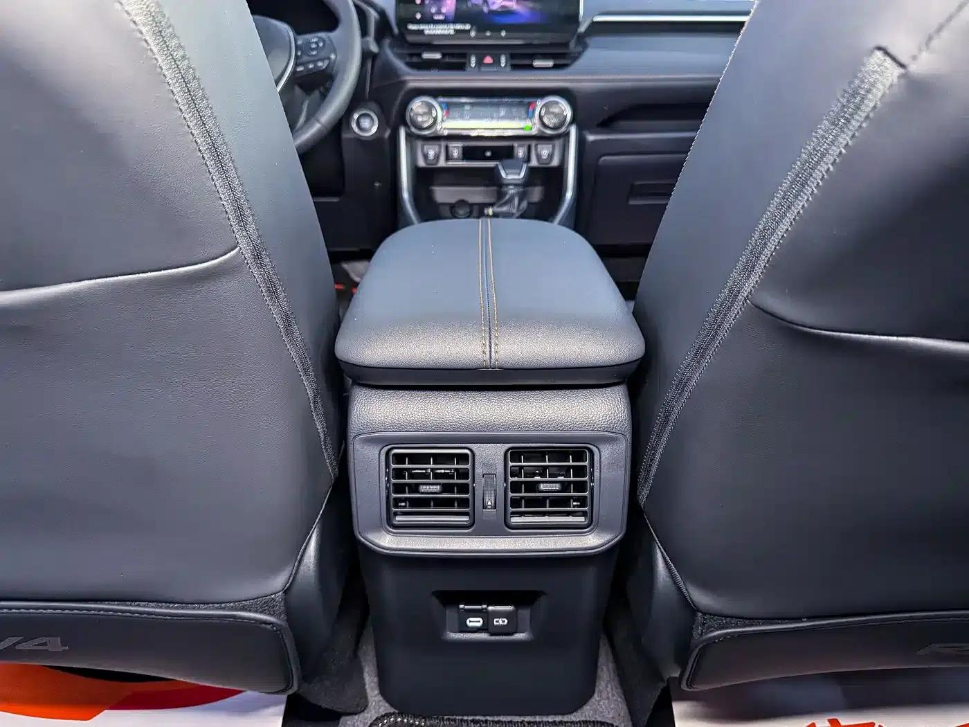 2024 RAV4 2.0L CVT 2WD Fashion Plus Edition — миниатюра 16