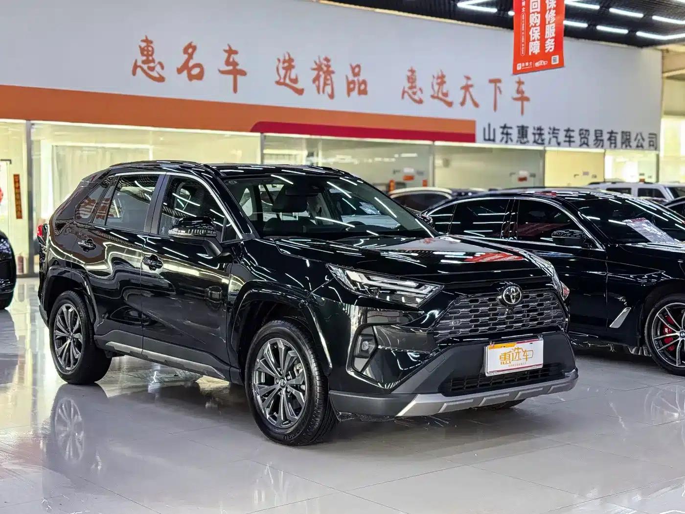 2024 RAV4 2.0L CVT 2WD Fashion Plus Edition — миниатюра 3