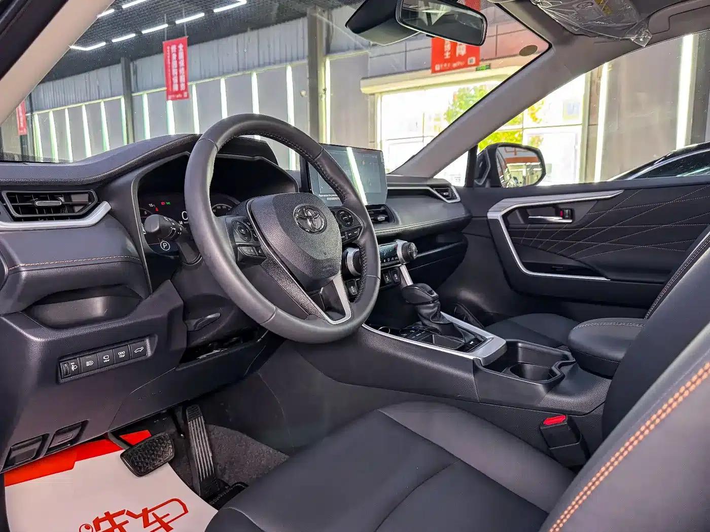 2024 RAV4 2.0L CVT 2WD Fashion Plus Edition — миниатюра 7