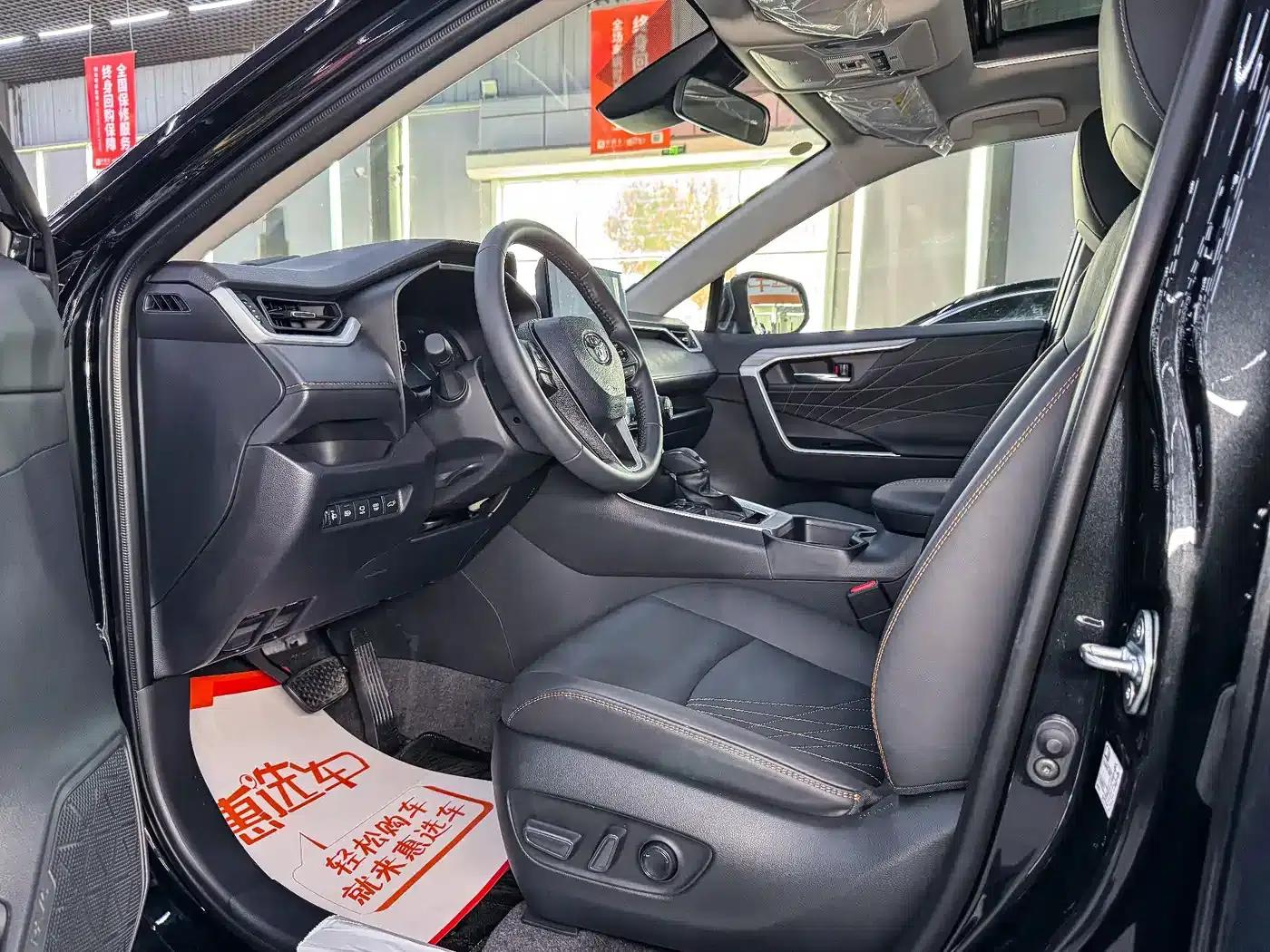 2024 RAV4 2.0L CVT 2WD Fashion Plus Edition — миниатюра 8