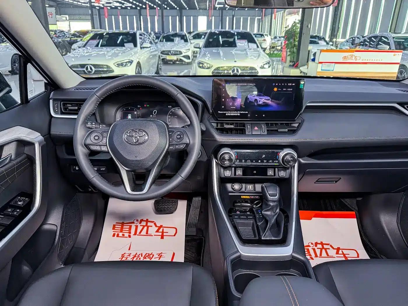 2024 RAV4 2.0L CVT 2WD Fashion Plus Edition — миниатюра 10