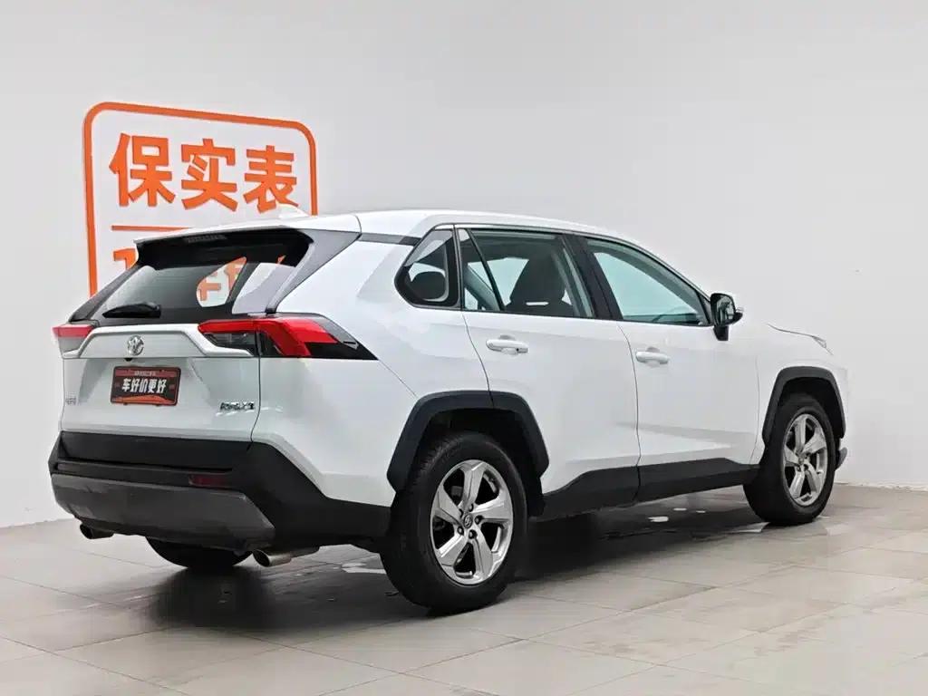 2022 RAV4 2.0L CVT 2WD Fashion Plus Edition — миниатюра 2