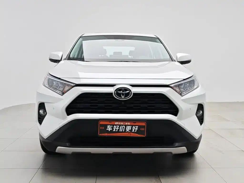2022 RAV4 2.0L CVT 2WD Fashion Plus Edition — миниатюра 3