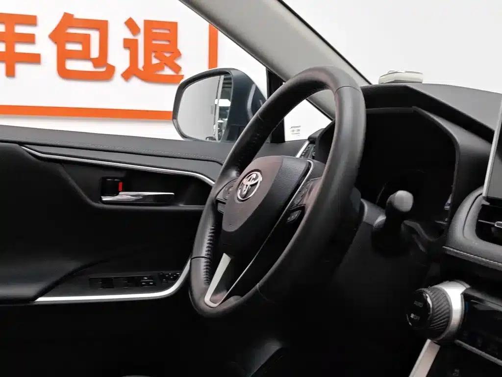 2022 RAV4 2.0L CVT 2WD Fashion Plus Edition — миниатюра 22