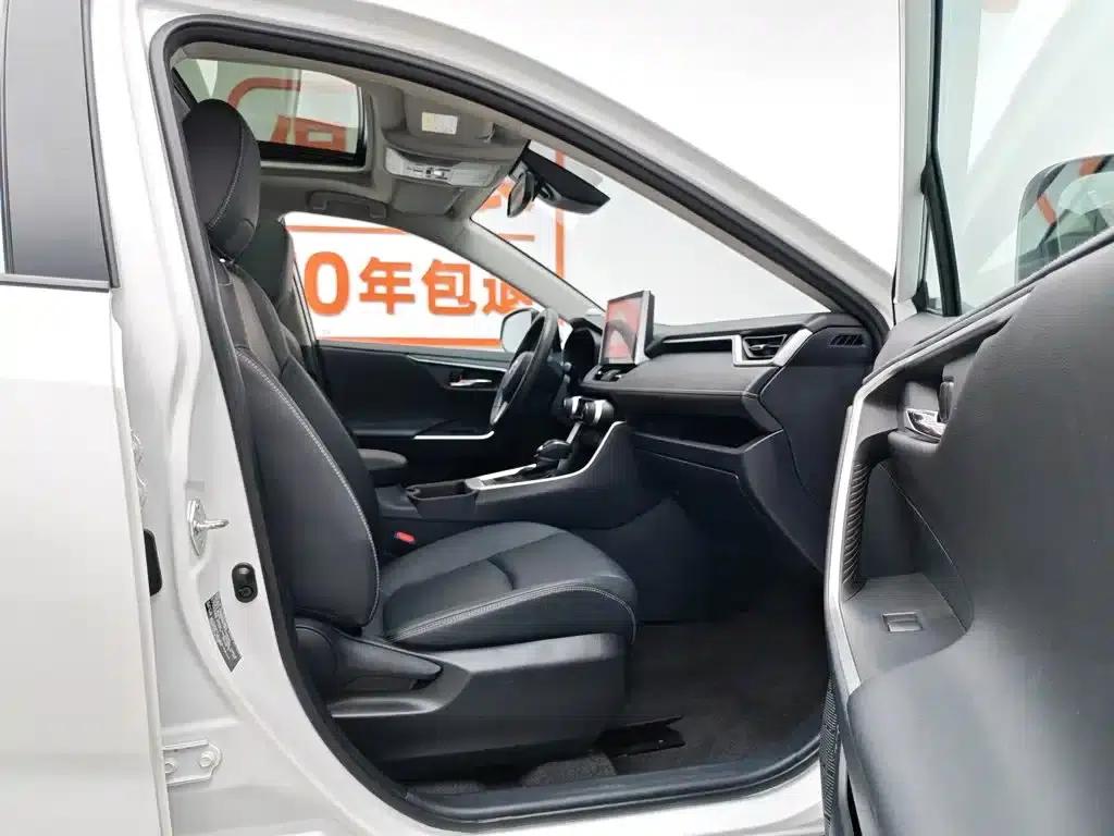 2022 RAV4 2.0L CVT 2WD Fashion Plus Edition — миниатюра 23