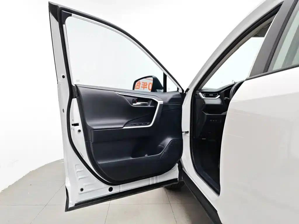 2022 RAV4 2.0L CVT 2WD Fashion Plus Edition — миниатюра 8