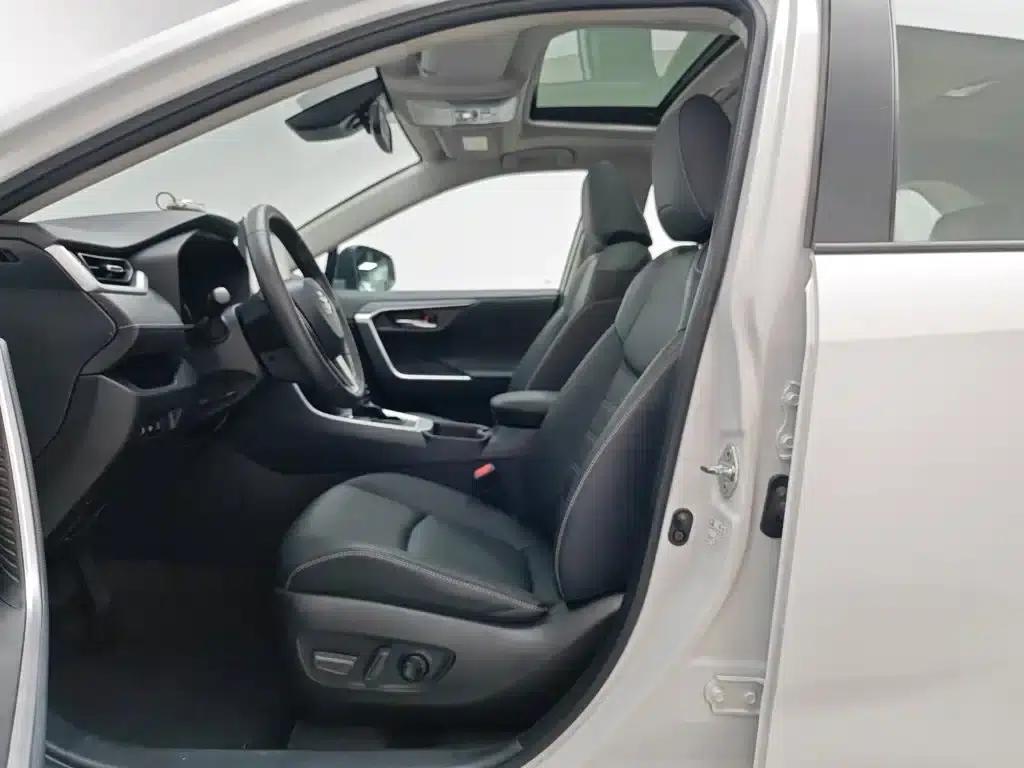 2022 RAV4 2.0L CVT 2WD Fashion Plus Edition — миниатюра 10