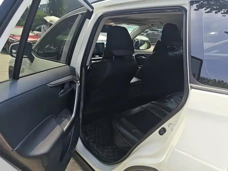 RAV4 2020 2.0L CVT 2WD Fashion Edition — миниатюра 11