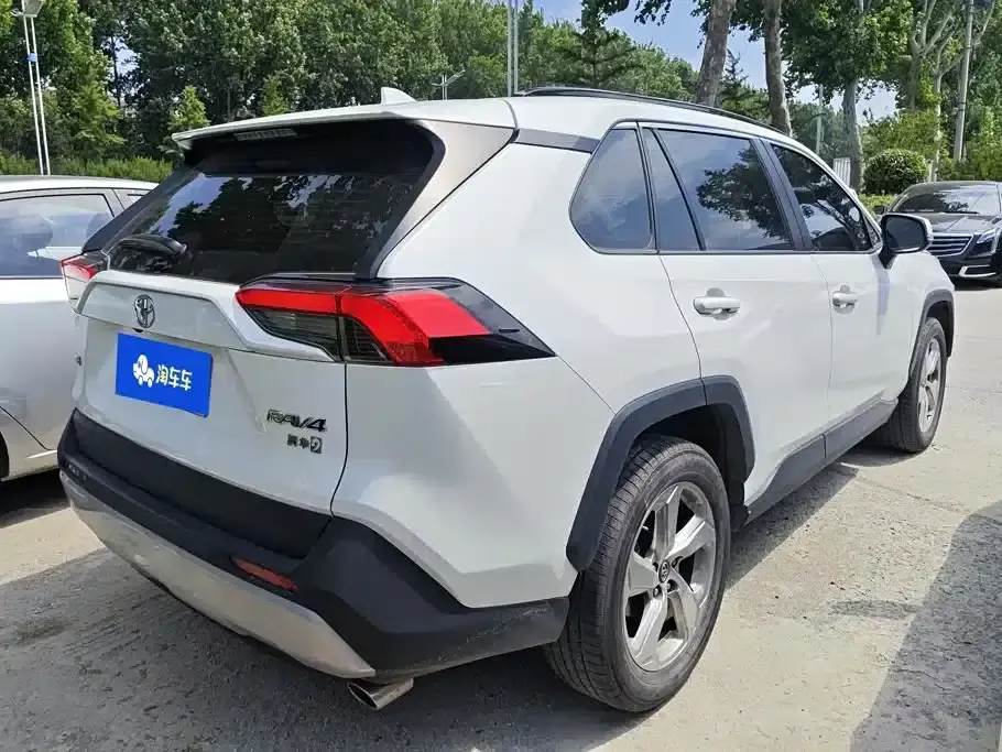 RAV4 2020 2.0L CVT 2WD Fashion Edition — миниатюра 3