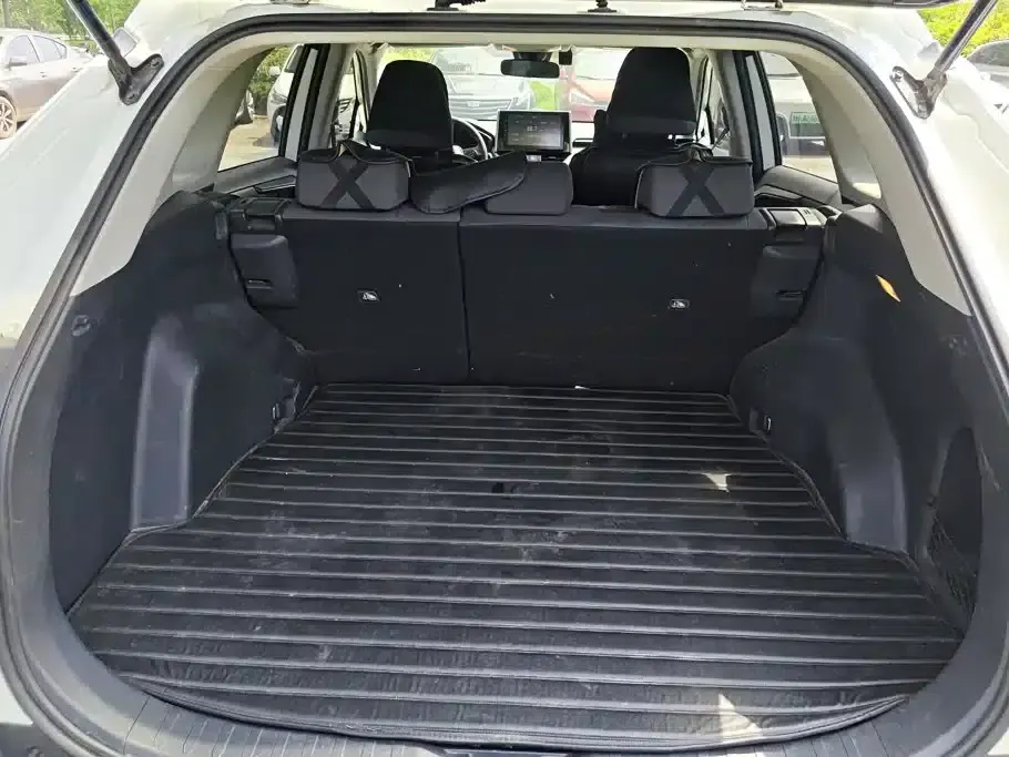 RAV4 2020 2.0L CVT 2WD Fashion Edition — миниатюра 4