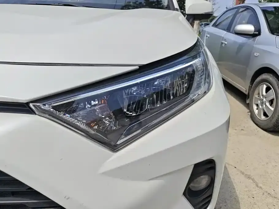 RAV4 2020 2.0L CVT 2WD Fashion Edition — миниатюра 5