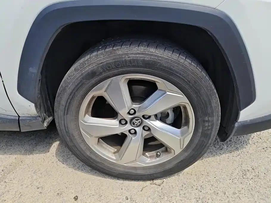 RAV4 2020 2.0L CVT 2WD Fashion Edition — миниатюра 6