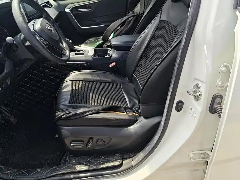 RAV4 2020 2.0L CVT 2WD Fashion Edition — миниатюра 9