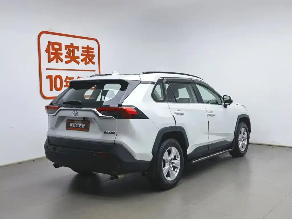 2021 Toyota RAV4 2.0L CVT 2WD Urban Edition — миниатюра 2