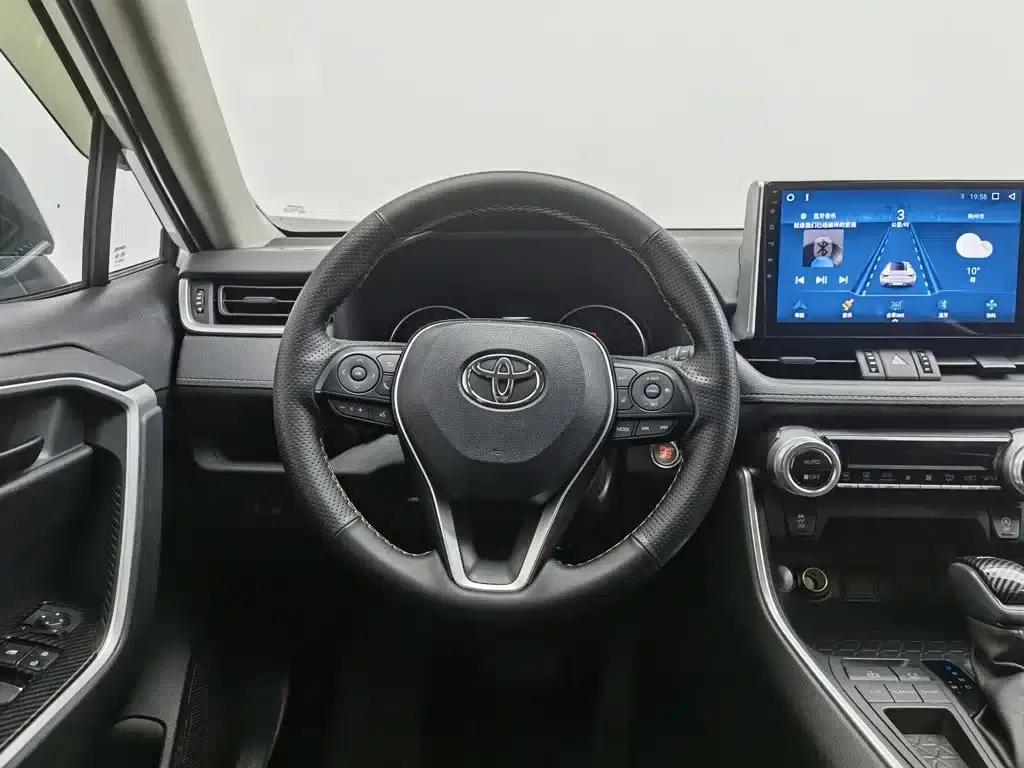 2021 Toyota RAV4 2.0L CVT 2WD Urban Edition — миниатюра 11