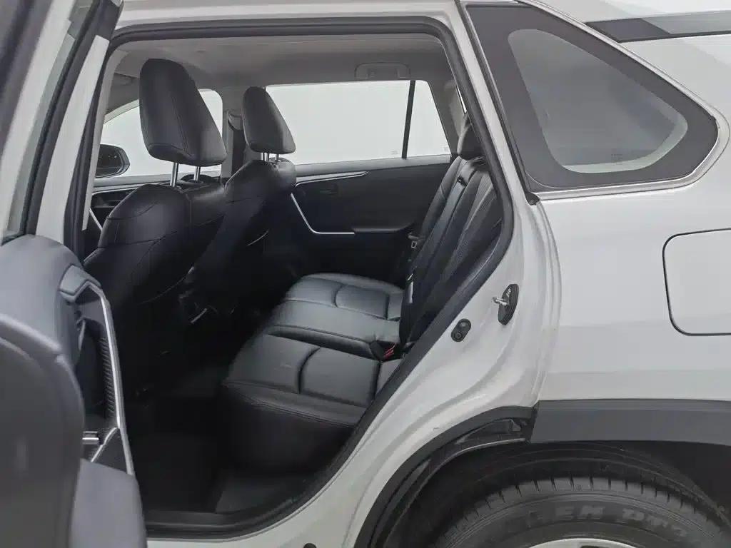 2021 Toyota RAV4 2.0L CVT 2WD Urban Edition — миниатюра 15