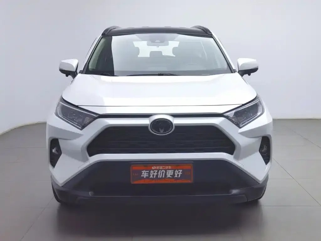 2021 Toyota RAV4 2.0L CVT 2WD Urban Edition — миниатюра 3