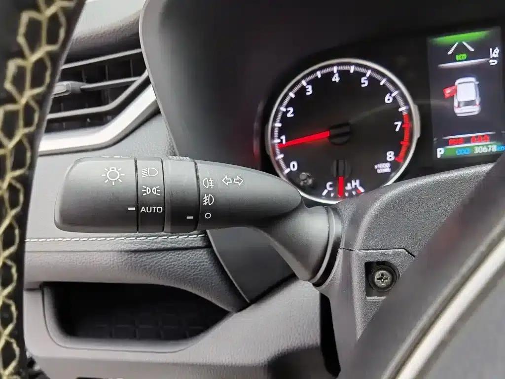 2021 Toyota RAV4 2.0L CVT 2WD Urban Edition — миниатюра 21