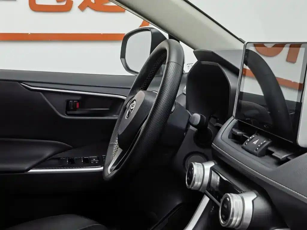 2021 Toyota RAV4 2.0L CVT 2WD Urban Edition — миниатюра 22